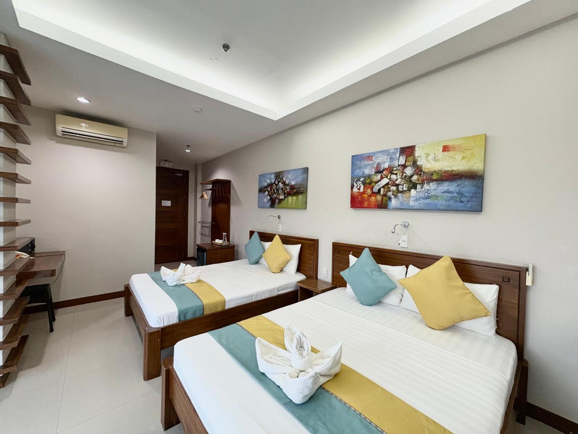 Sunburn Suites And Rooftop Bar Coron Exterior foto