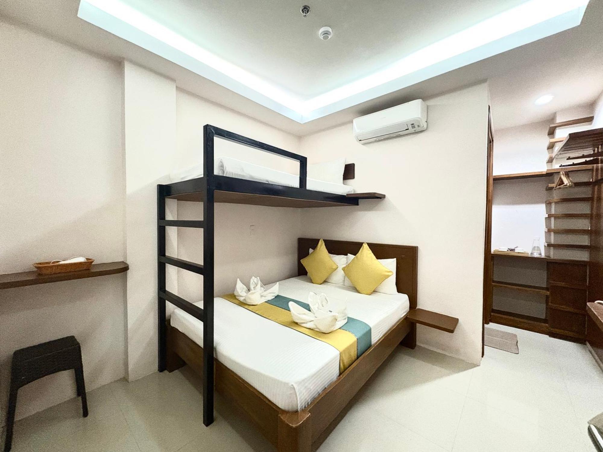 Sunburn Suites And Rooftop Bar Coron Exterior foto